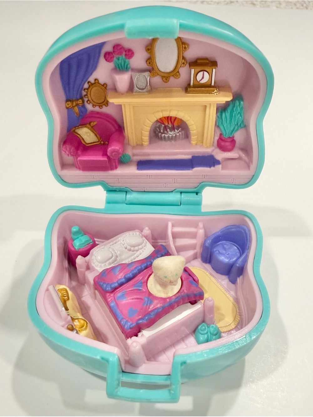 Vintage 90s Polly Pocket Cuddly Kitty Compact w/ Snowflake Cat 1993 Collectible